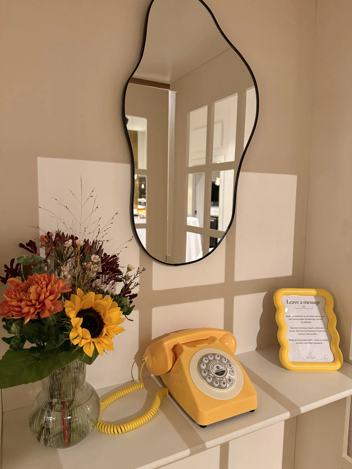Detail van de vintage telefoon met opnamesysteem in de Memory Booth